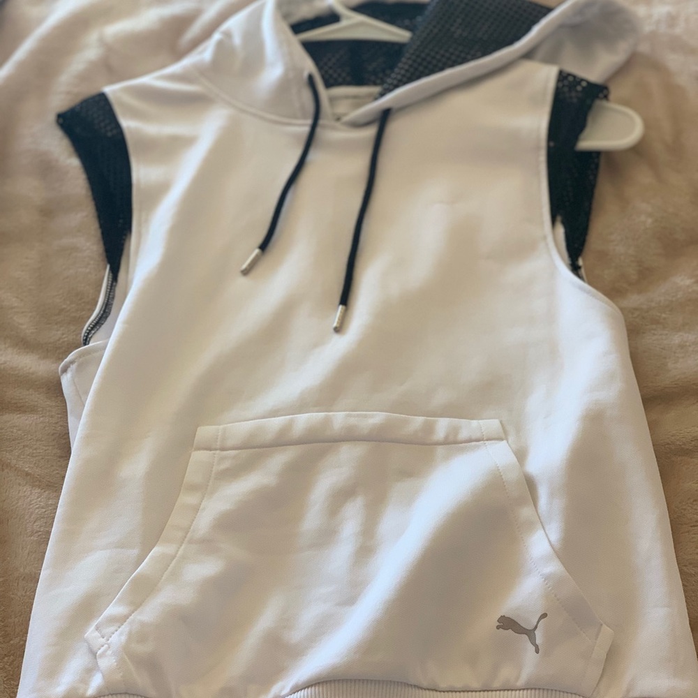 White puma sweatshirt